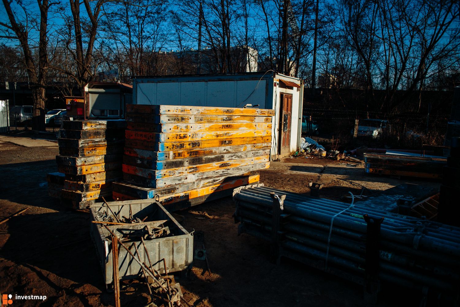 306042_1500x.jpg