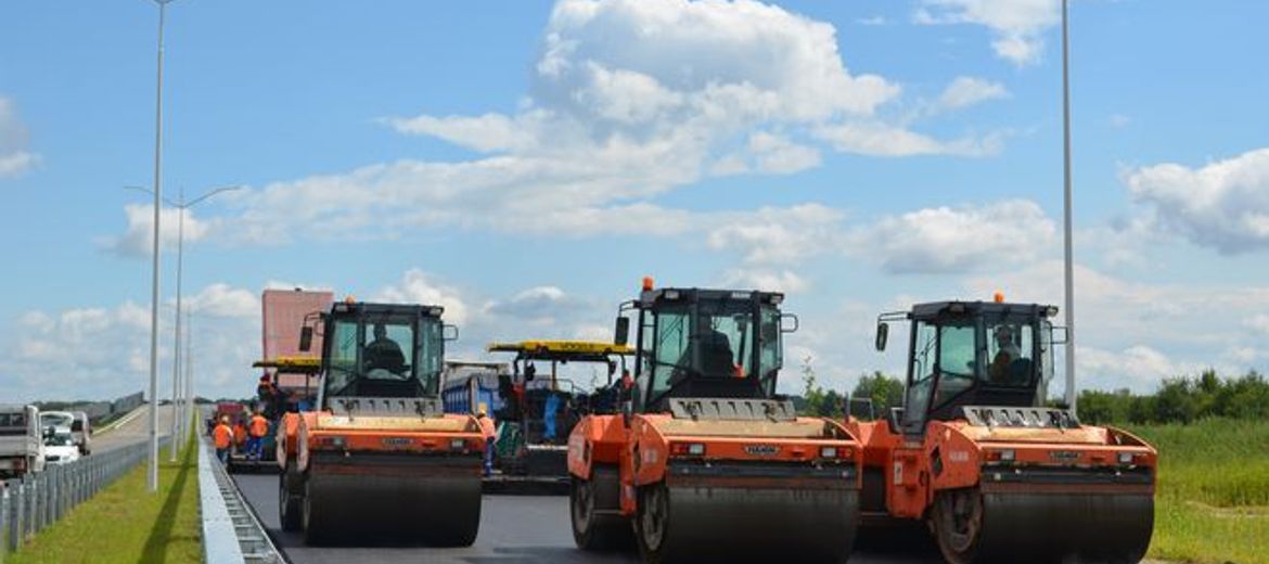 Drogowcy połączyli budowaną drogę