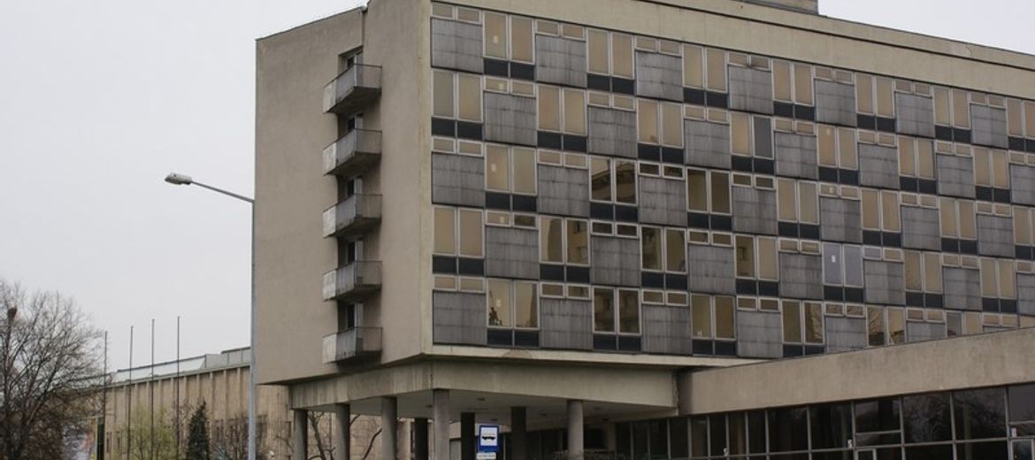 Decyzja w sprawie hotelu