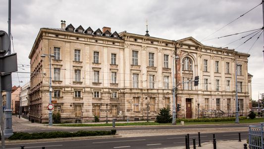 [Wrocław] Zabytkowy gmach farmacji odzyska blask. Będą tam biura
