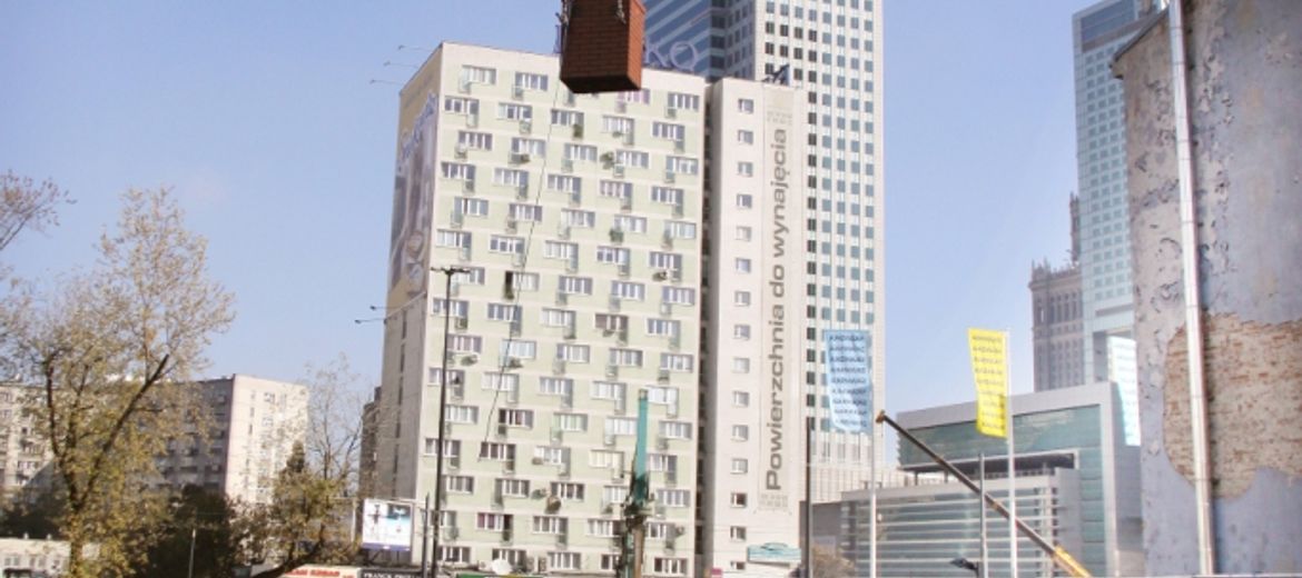 Przy Rondzie ONZ rośnie