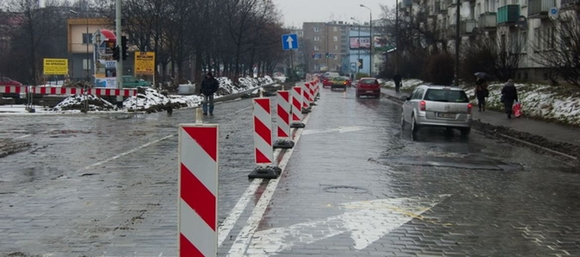 Komunikacyjny chaos na placu