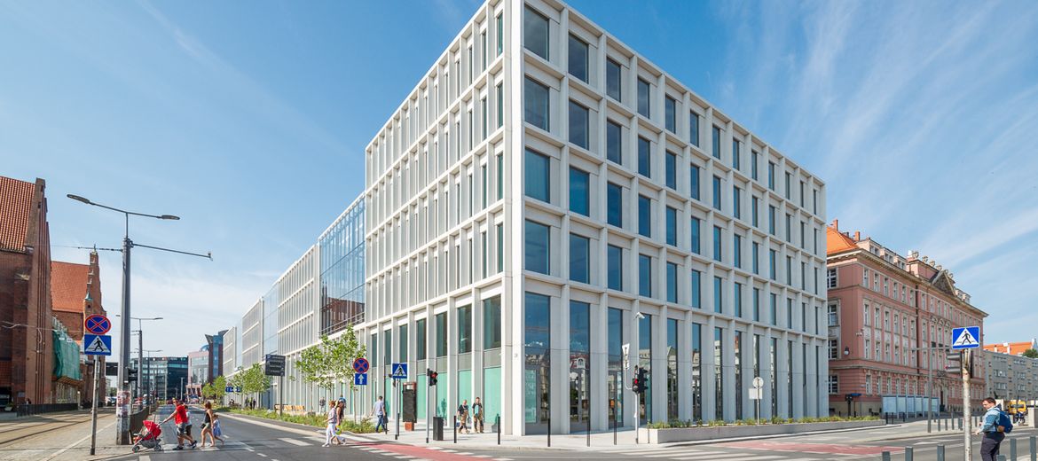 Skanska sprzedaje trzy budynki
