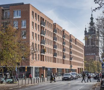 [Gdańsk] Subtelne nawiązania do historycznej architektury Gdańska dominują w Rajskiej 8
