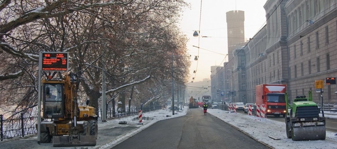 Remont na Podwalu gigantyczną