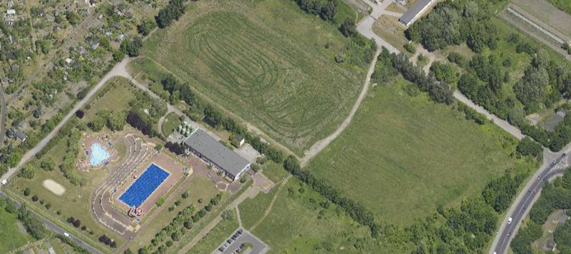 Widok terenów na Kłokoczycach, na których powstanie nowy ośrodek Ślęzy Wrocław (foto: ukosne.gis.um.wroc.pl)