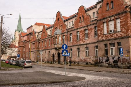 Wrocław: W dawnym szpitalu przy alei Wiśniowej powstaną mieszkania i obiekty usługowe [ZDJĘCIA]