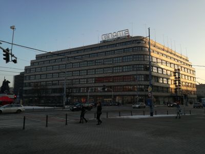 Dom Handlowy Renoma we Wrocławiu przechodzi modernizację. Będzie więcej biur a mniej sklepów [WIZUALIZACJE]