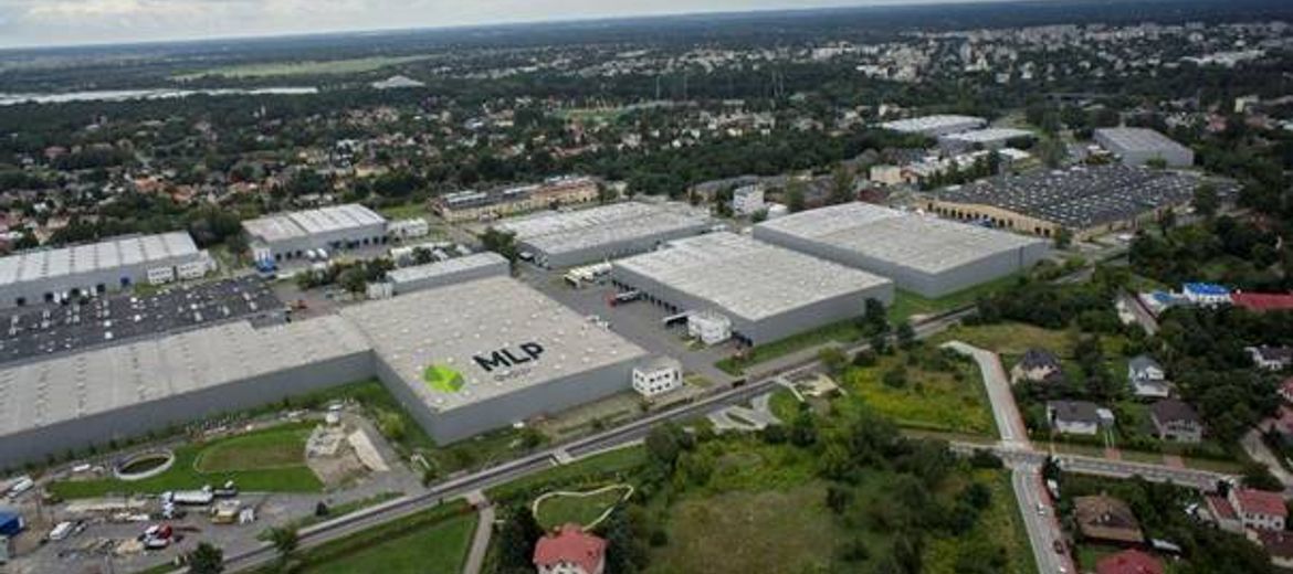Kongsberg dobiera powierzchnię w