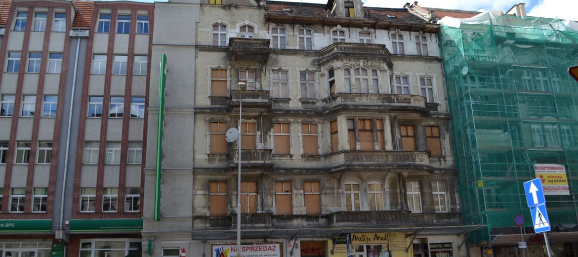 Zabytkowa kamienica na Przedmieściu