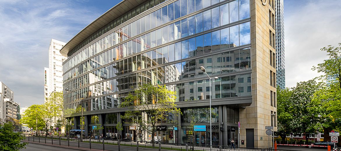 Deka Immobilien wyznacza Savills