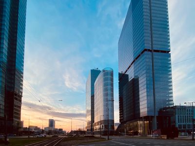 Znany globalny bank Standard Chartered zwiększy zatrudnienie w Warszawie