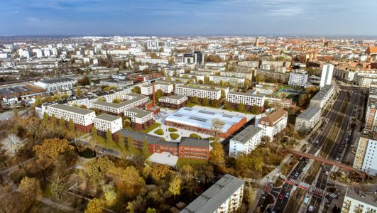 Wrocław: PFR przygotowuje Mieszkania Plus na terenie poczty [WIZUALIZACJE]