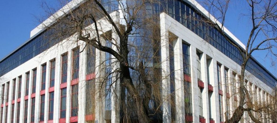 JLL doradzał Deka przy