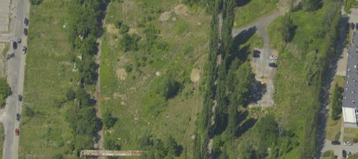 Widok na działkę przy ulicy Fabrycznej 33 (foto: ukosne.gis.um.wroc.pl)