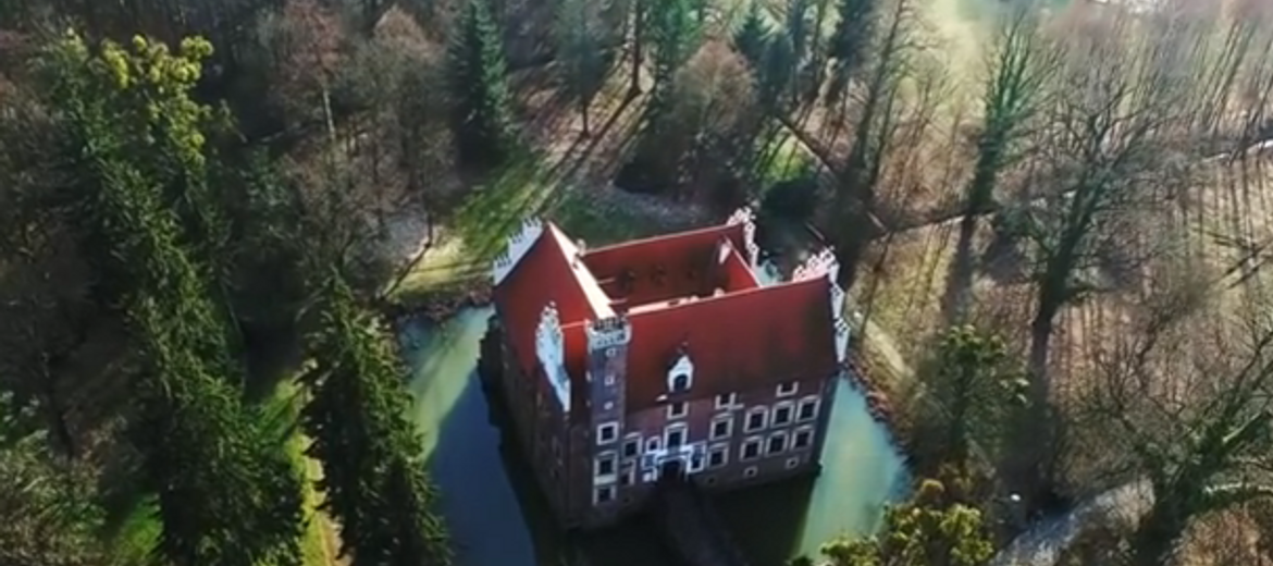 Zamek na Wodzie w Wojnowicach (foto: youtube.com)