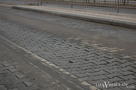 [Wrocław] Zapada się bruk na buspasie przebudowanej ulicy Strzegomskiej