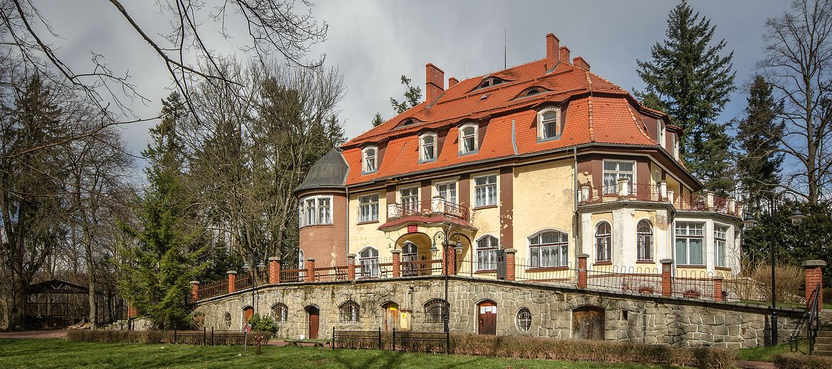 Foto: Sławomir Milejski – wikipedia.org (CC BY-SA 3.0 pl) – Pałac Muchów