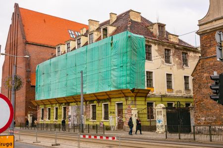 Wrocław: Opóźnienie w przebudowie dawnego budynku Banku Śląskiego. Zamieni się w biurowiec Centric [WIZUALIZACJE]