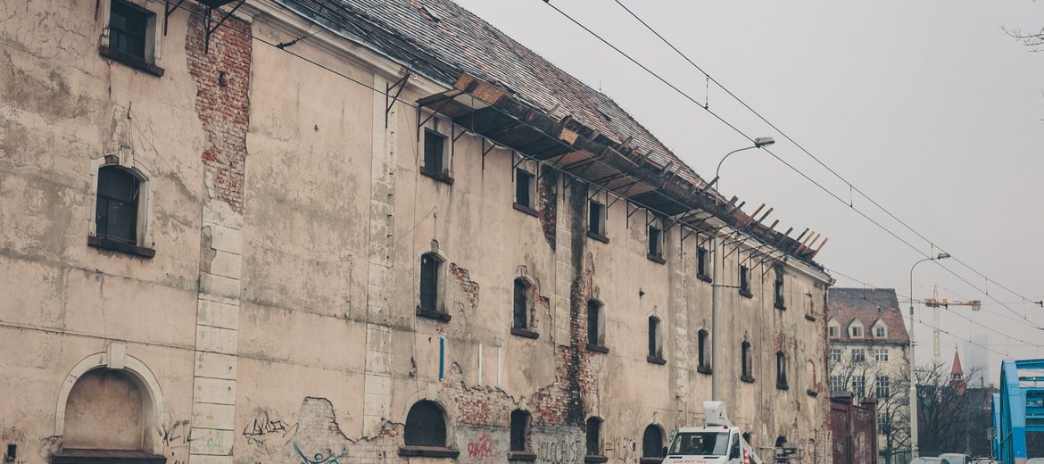 Spichlerz i urząd celny.