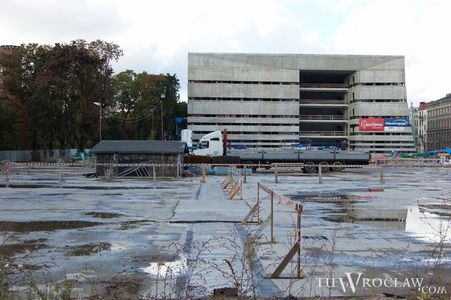 [Wrocław] Kolejne miliony złotych na Narodowe Forum Muzyki. Gmachowi zagraża... zima