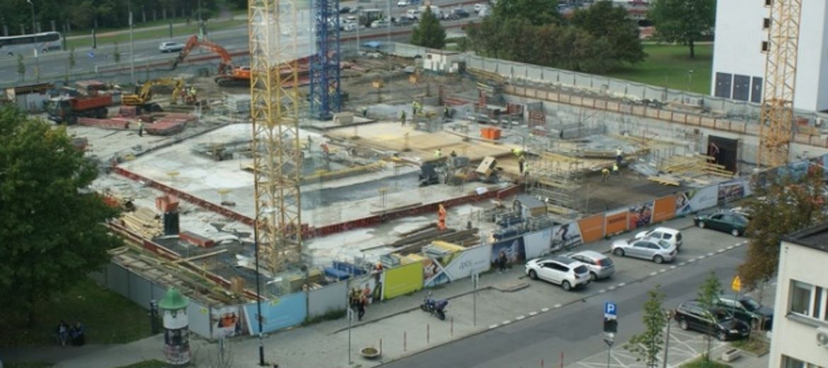 ABB wynajmie 50% Axis