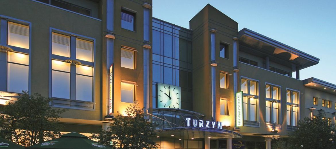 C&W zarządcą pięciu centrów