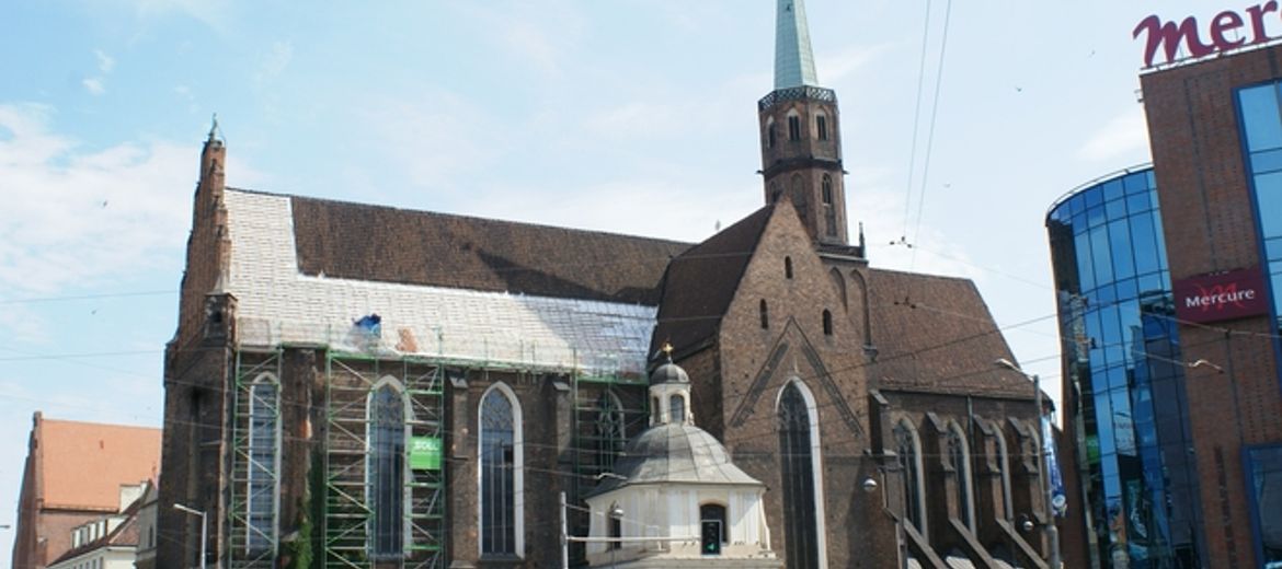 Dominikanie remontują dach swojego