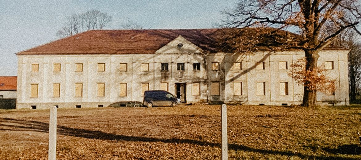Zabytkowy pałac w Krzywiczynach