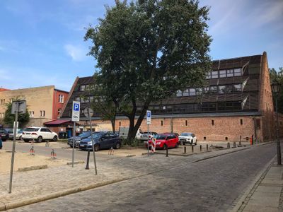 Wrocław: Więcej mieszkań czy usług na Starym Mieście? Grunt z parkingiem trafi pod młotek