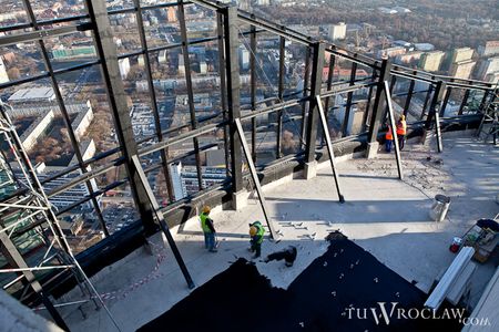 [Wrocław] Helikopter nie pomoże przy pracach na Sky Tower. Na przeszkodzie stanął wiatr