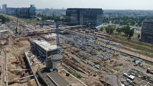 Trwają prace przy zadaszeniu peronów na stacji Warszawa Zachodnia [FILM + ZDJĘCIA]