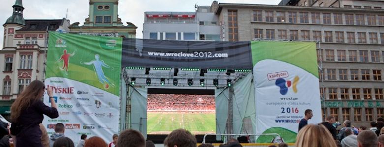 [Wrocław] Magistrat szuka firmy, która zbuduje w Rynku strefę kibica